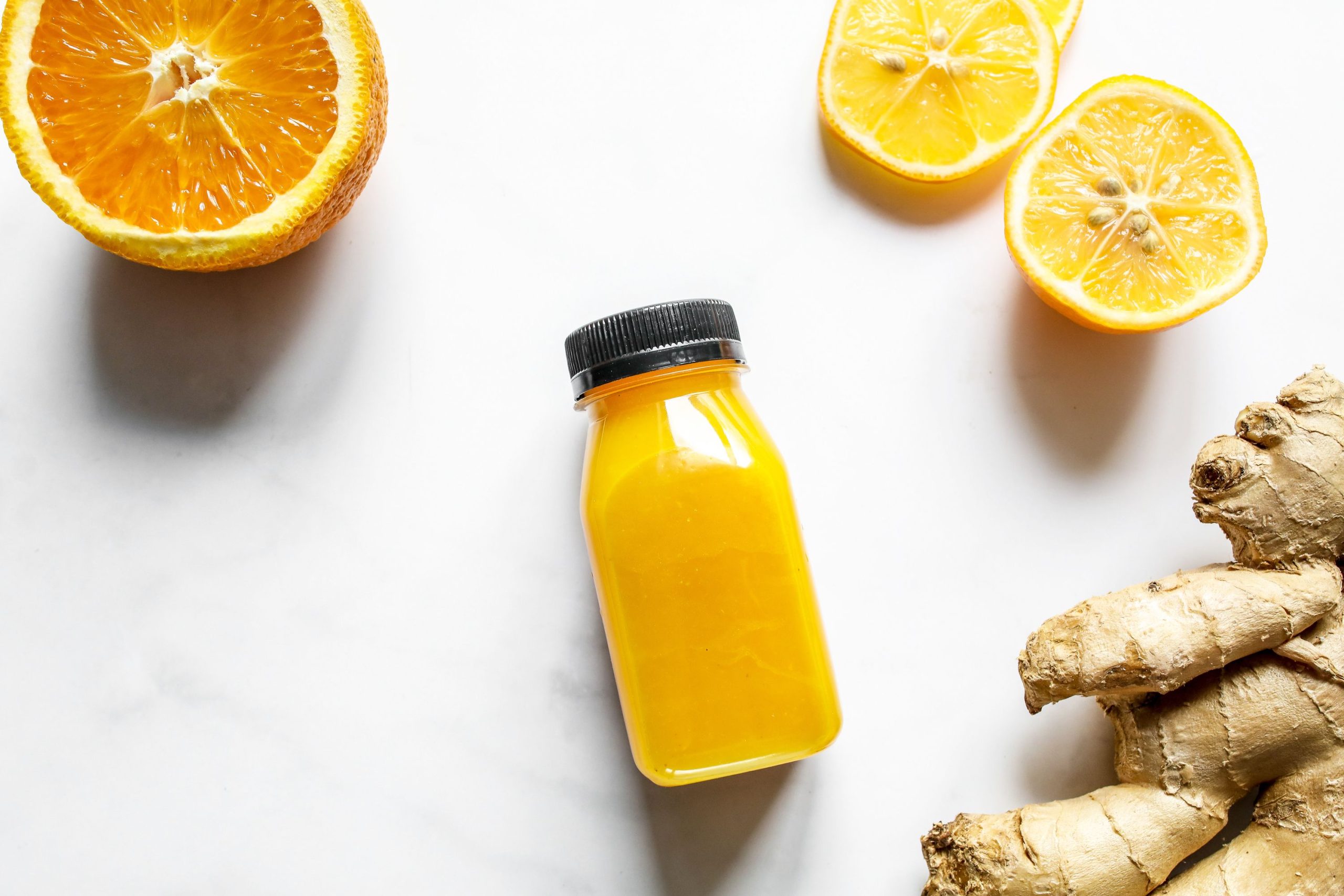 Jus d'agrumes vibrant avec gingembre frais