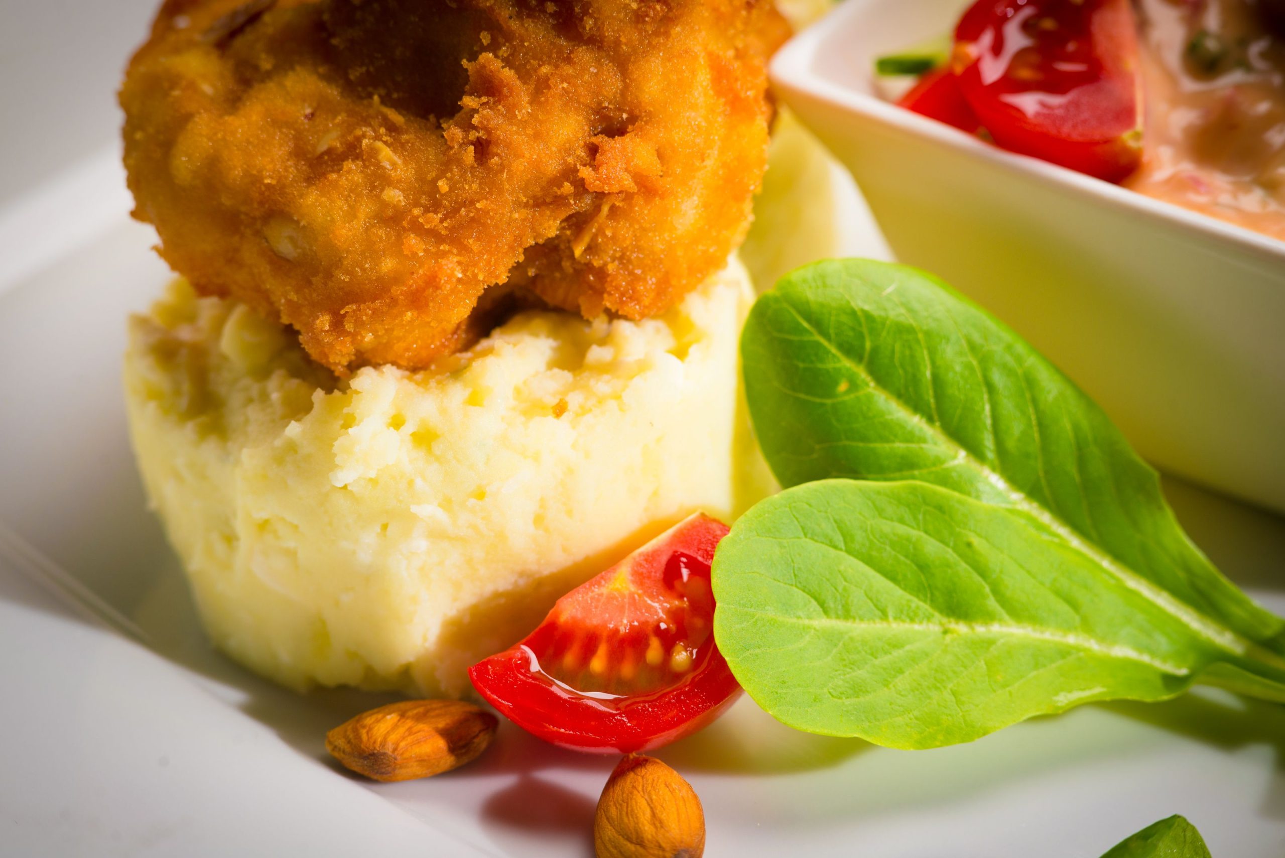 Repas réconfortant avec poulet frit et purée de pommes de terre